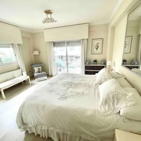 Queen Olga 2 Bdr In By Platform 357 Apartment